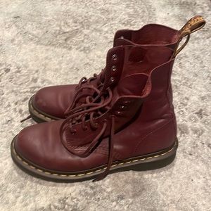 DR. Marten combat boots maroon